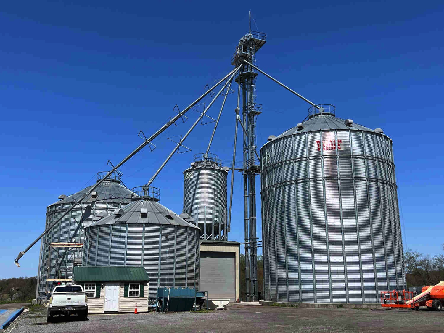 A picture of our on-site grain silos at Weaver Family Farms. 